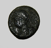 AE3 conmemorativa de Constantinopolis. Victoria estante a izq. sobre proa. Roma. 2-1