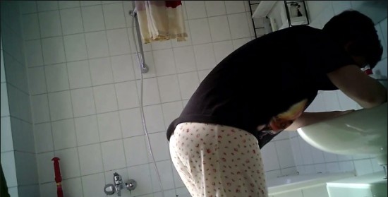 [Image: Voyeur15775123229.jpg]
