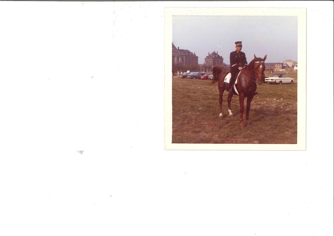 (3) WM Martin Snijkers oefenterrein Gd achter kazernes Etterbeek, vader van Beatrijs Snijkers, eerst