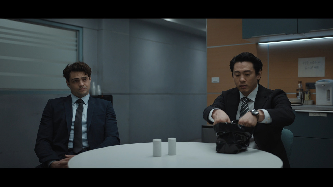 The Recruit 2025 S02E01 Netflix 1080p WEB DDP x264-NM21vi.mkv_snapshot_36.26.000