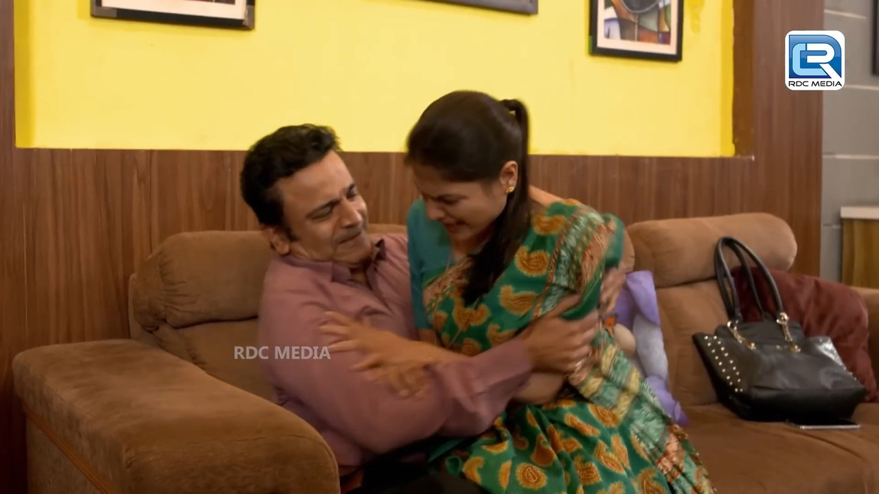 Anuya bagath saree scenes from crime alert.mp4_snapshot_00.51.540