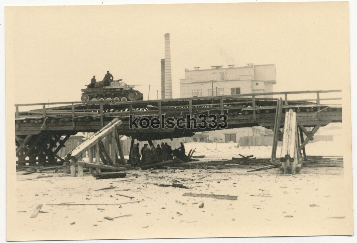 Foto Panzer der Wehrmacht auf Brücke in Klin Oblast Moskau Russland 1941