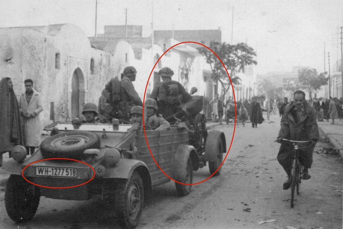 Orig. Foto VW 82 Kübelwagen mit 2cm Flak-Anhänger Tunesien 1943 