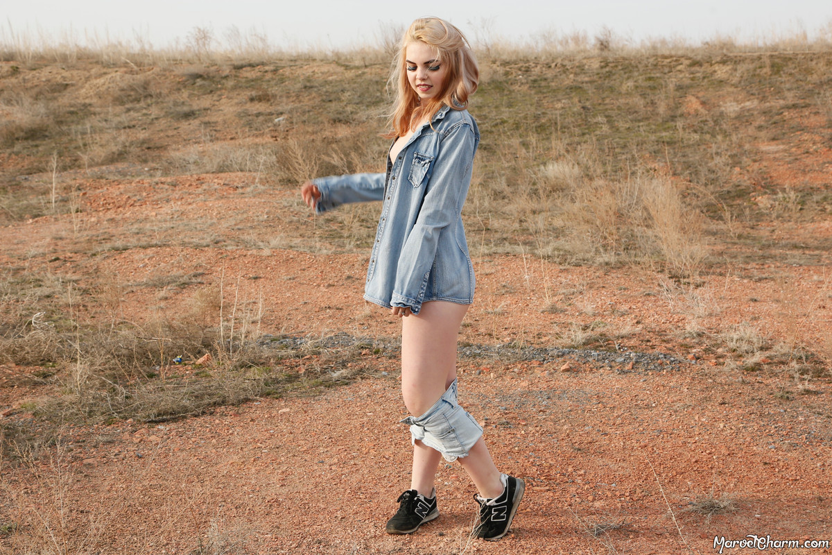 MarvelCharm_Rebecca-Denim-Peek-092