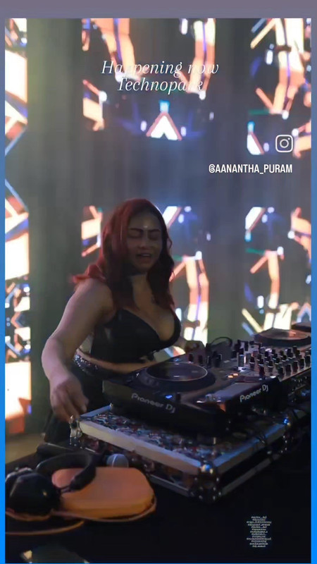 dj girl huge bouncing tits.mp4_snapshot_00.01.419
