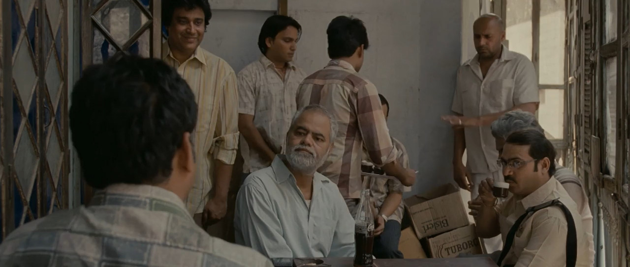 Ankhon Dekhi 2014 WebRip [Hindi + Tamil] 480p 720p ESub Screenshot