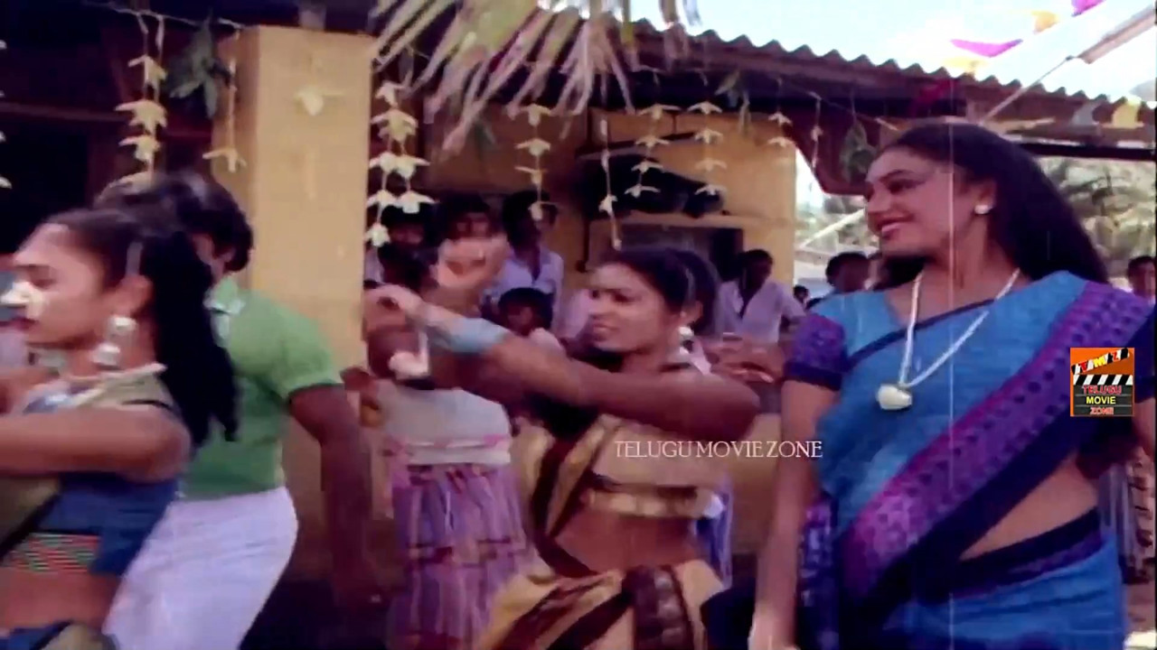 Shobana hot in saree.mkv_snapshot_00.51.665