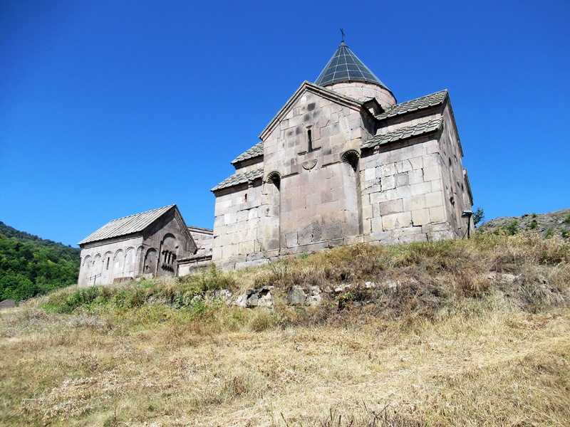 Армения - страна храмов, гор, камней и...