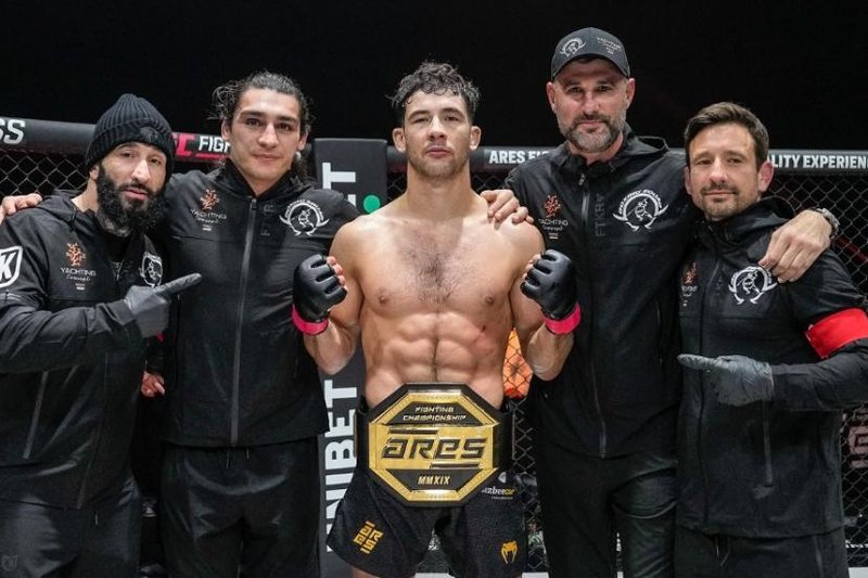 Непобеден шампион на АRES подписа с UFC и дебютира в Париж