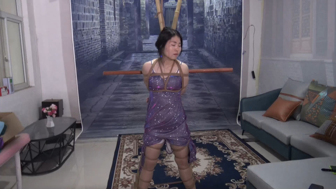 胜景影视 竹竿固定紧缚女M.mp4_20220423_185222.232