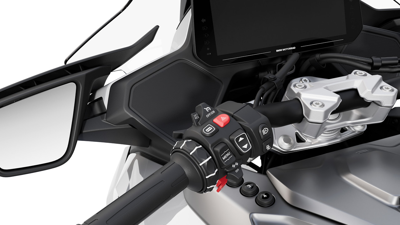 P90596492_highRes_the-new-bmw-r-1300-r