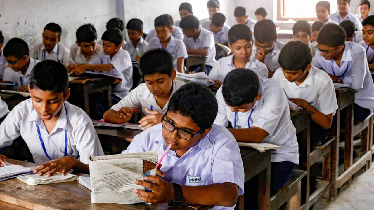 বাড়ছে স্কুল, কমছে শিক্ষার্থী