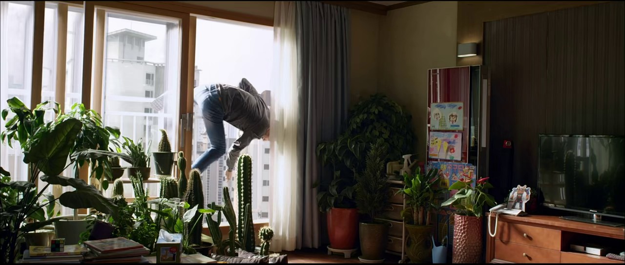 A-Hard-Day-2014-Hindi-Kor-AMZN-WEB-DL-720p-HEVC-EAC3-6ch-ESub-mkv-0006