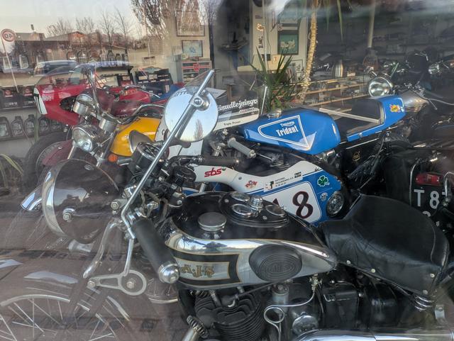 Fettling a Norton Commando 750