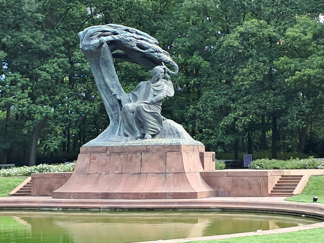 Varsovia 2024 la ciudad Fénix que resurgió de sus cenizas. - Blogs de Polonia - Dia 3-Parqie Lazienki, Palacio de la cultura, Praga, museo comunísimo. (11)