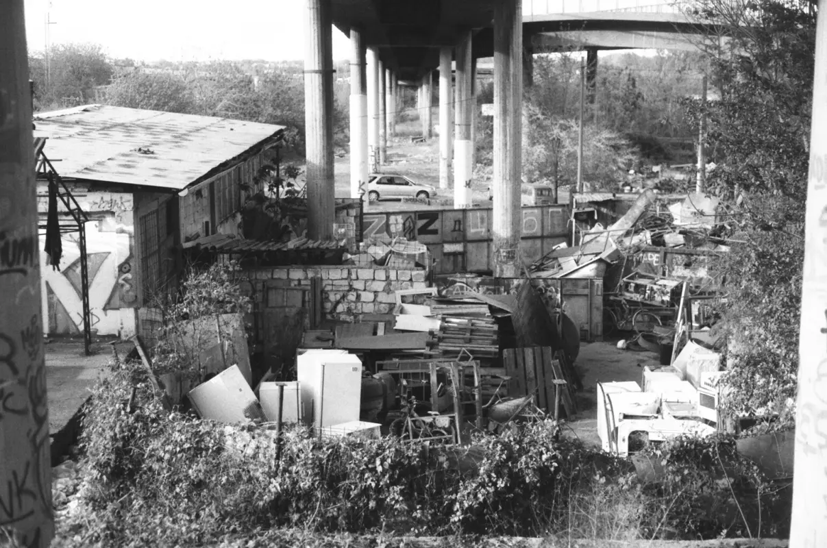 a market under Pančevački Most.