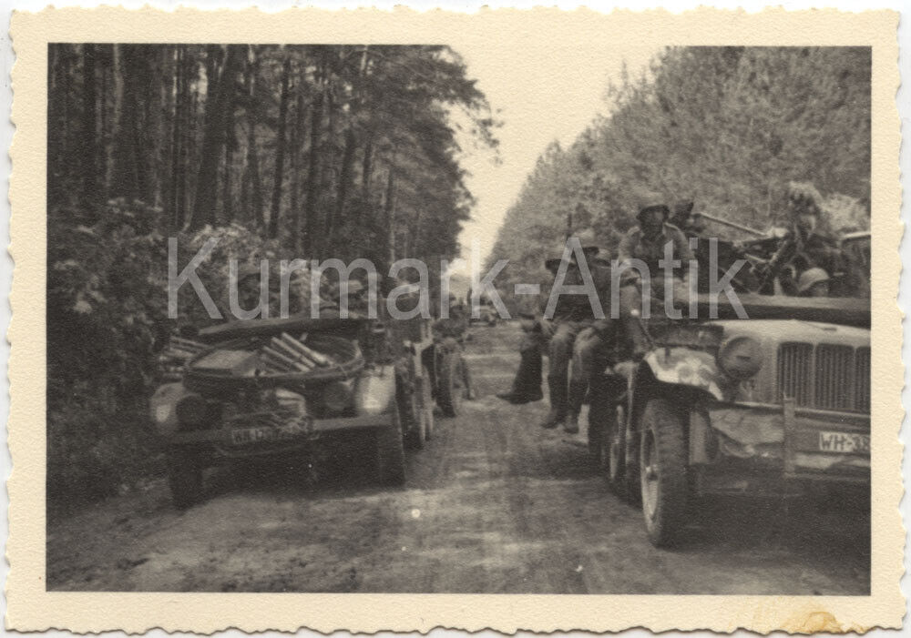 Foto Wehrmacht Russland Heeres Flak Geschütz PKW LKW combat
