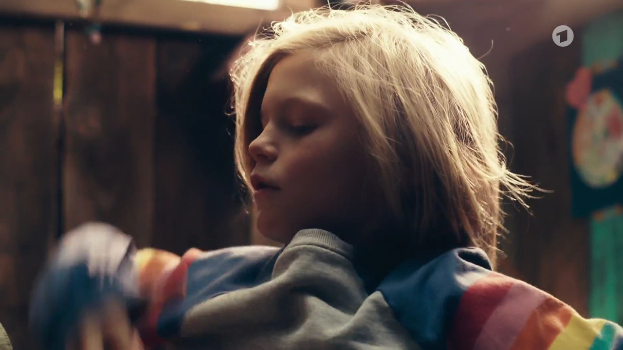 Einfach Nina (2022)_00_01_53_00_7