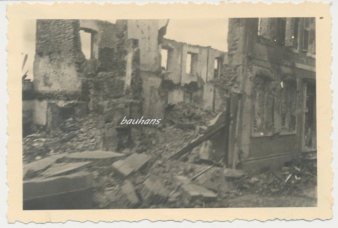 Foto Frankreich zerstörte Häuser Ort