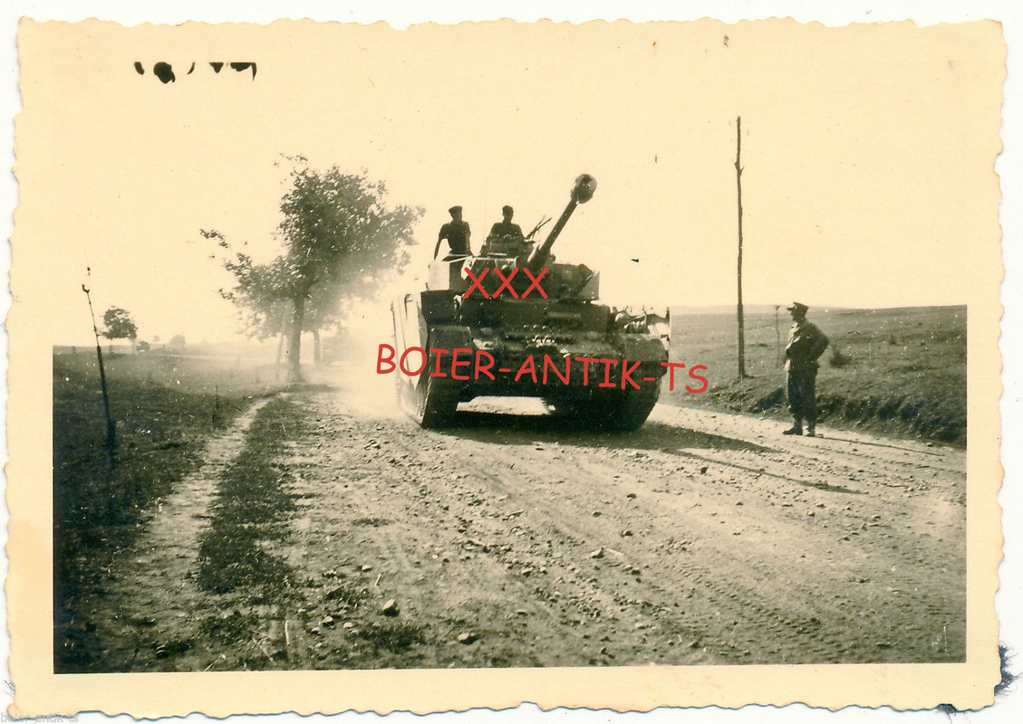 FOTO 2 WK PANZER LANGROHR SCHÜRZEN