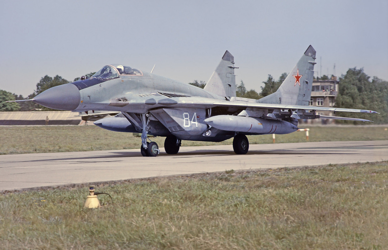 787. IAP, Mig-29 84 white (2)