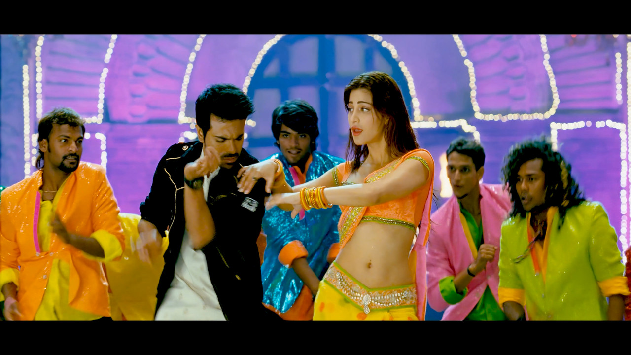 Shruti Haasan From Yevadu Hot Song 4K.mp4_snapshot_03.03.596