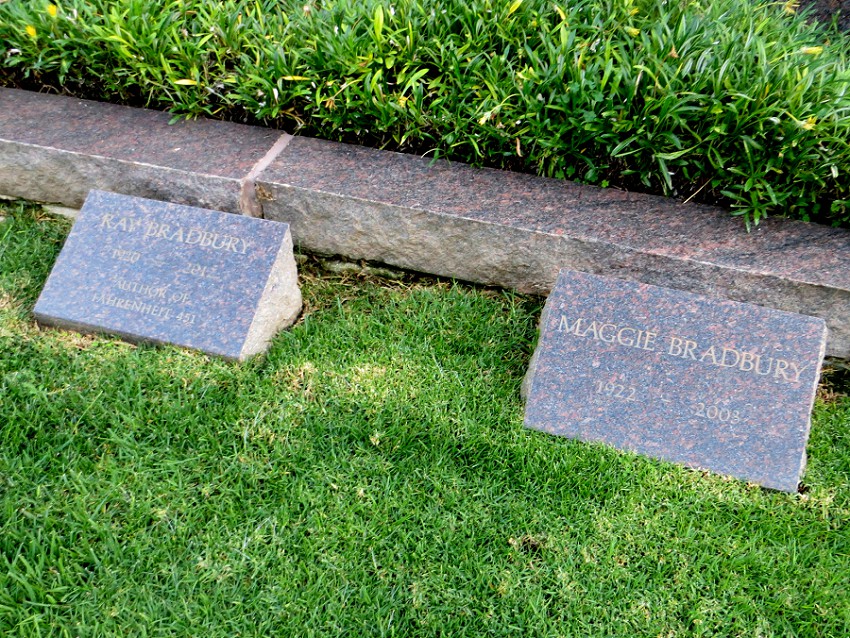 Ray-Bradbury-Grave-2-OTIS