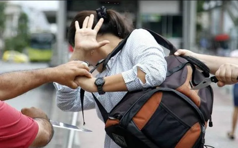 Mujer sufre aterrador asalto en EDOMEX