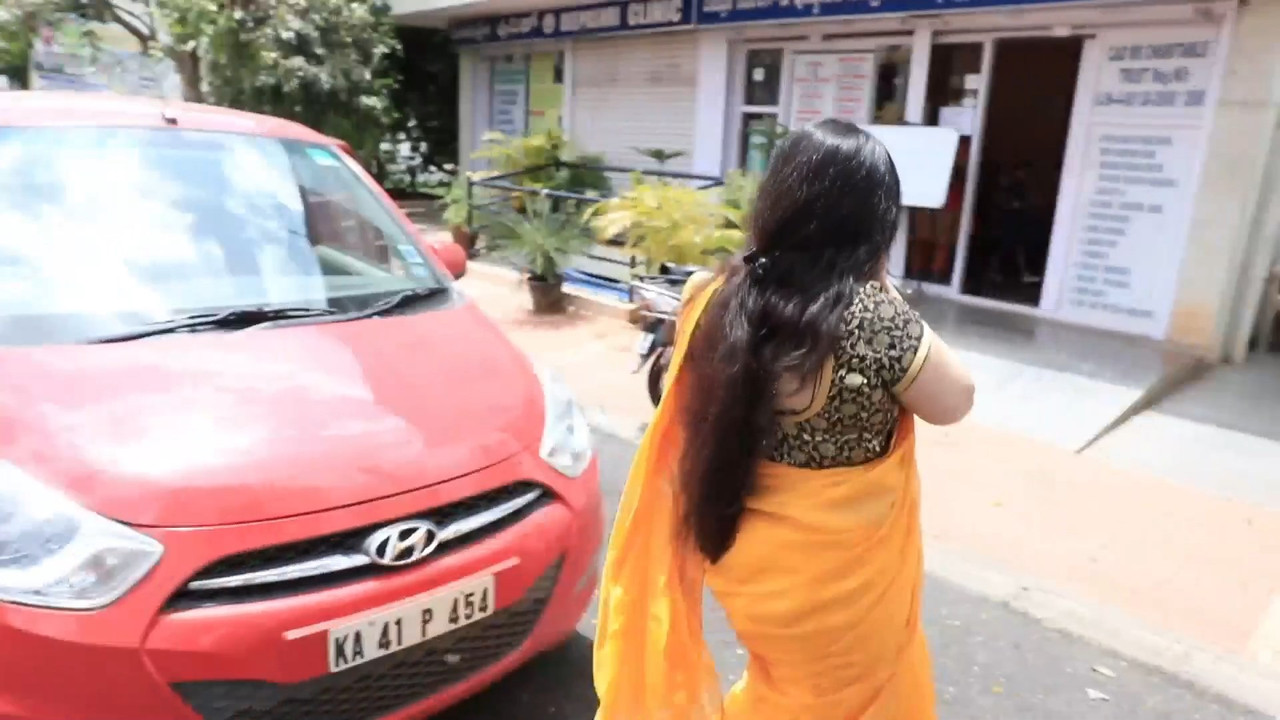 Kannada chubby anchor big boobs and ass in yellow saree.mkv_snapshot_00.05.651