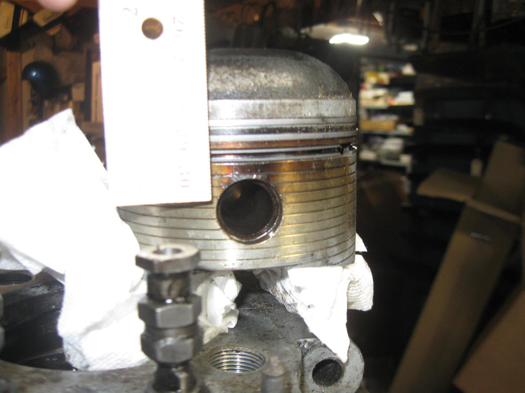 Piston wrist pin view