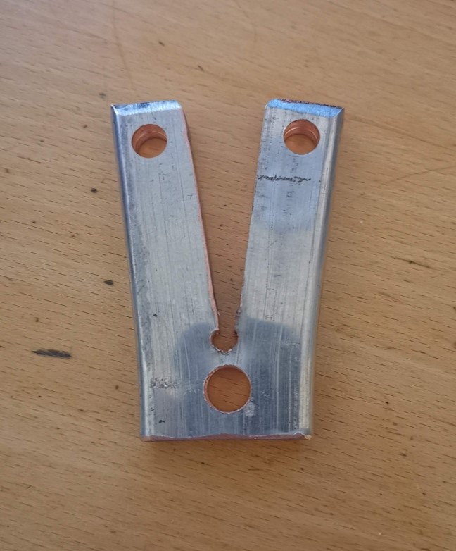 Isolator-to-fuses.jpg