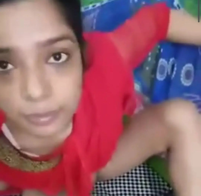 Desi hot Bhabhi giving blowjob nude video