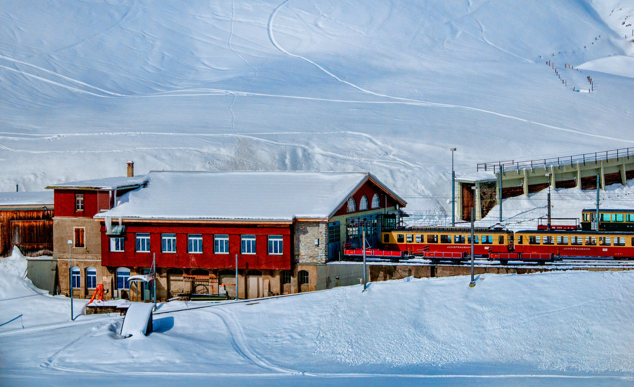 redtrainsnowymountainstation.jpg
