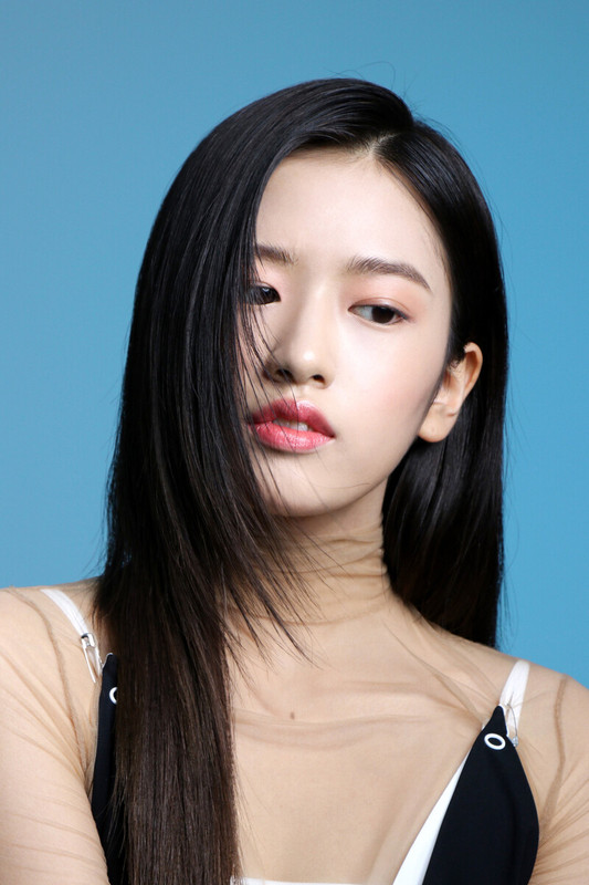 210902-Starship-Naver-Post-Yujin-s-Dazed-Korea-Photoshoot-Behind-documents-16