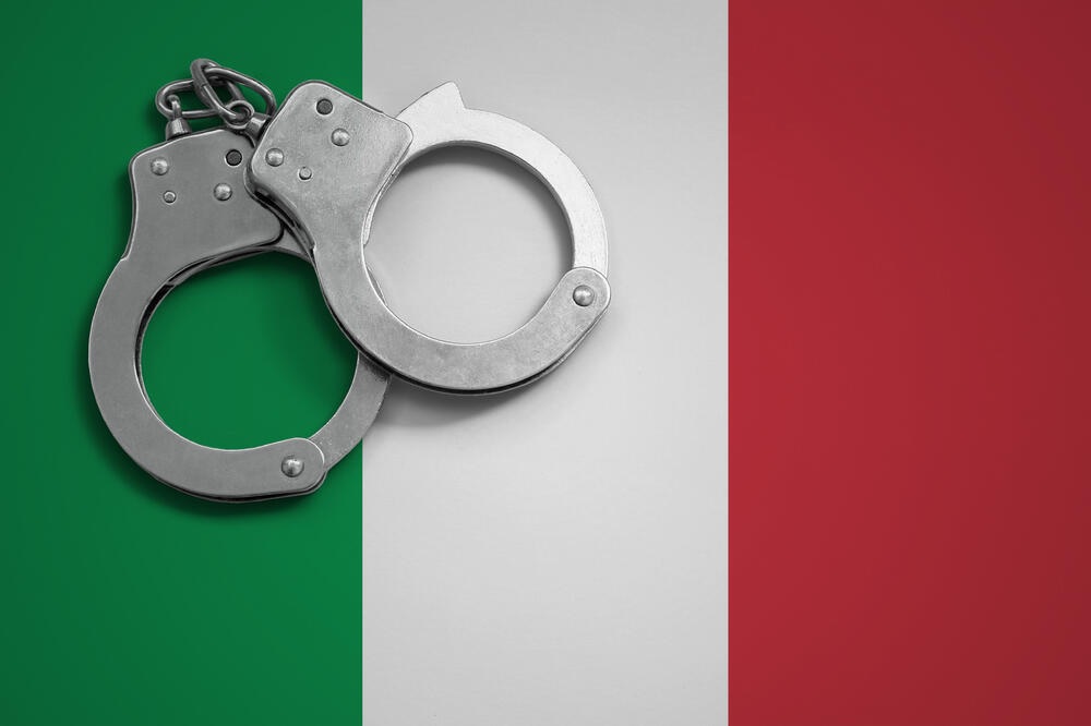 strana-italiya-naruchniki-777.jpg