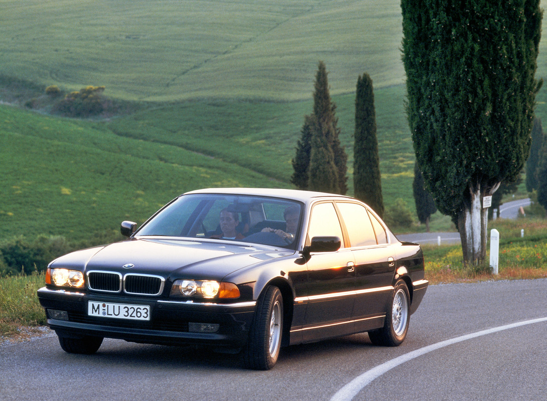P90458347_highRes_the-new-bmw-7-series