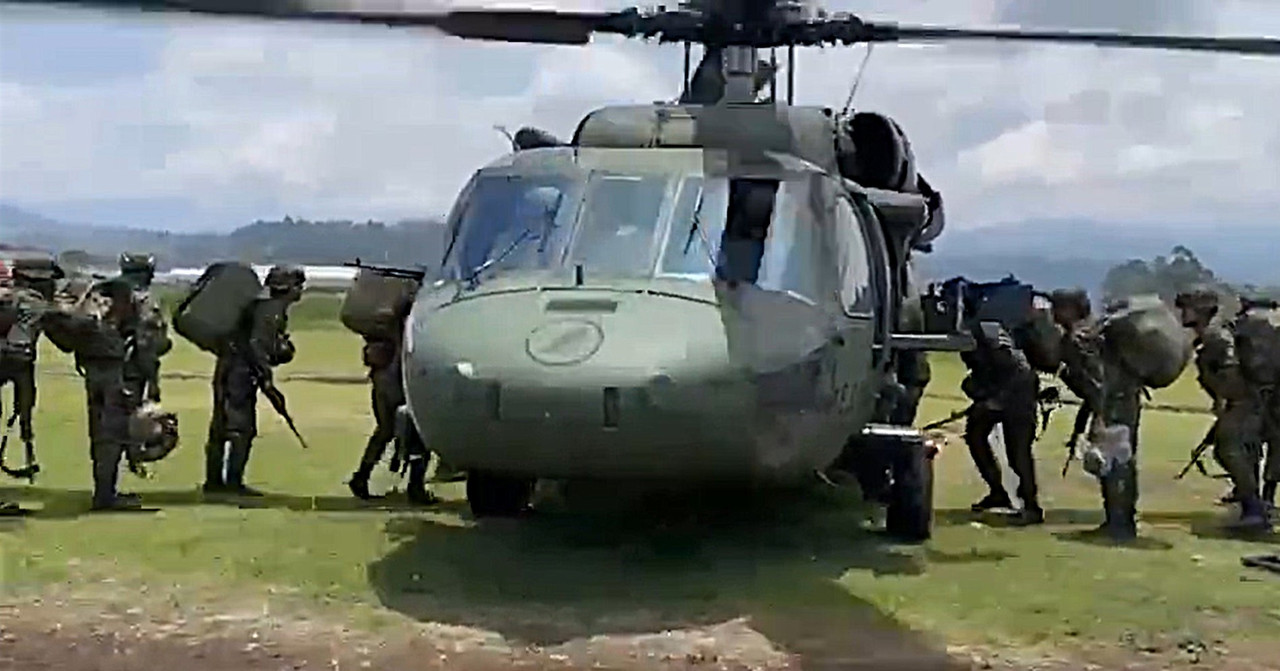 Colombia despliega siete Black Hawk y un blindado Titán en la operación Perseo