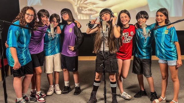 CANCIÓN PRINCIPAL DE LOS “FUTBOLÍSIMOS 2”, INTERPRETADA POR CHLOE DELAROSA