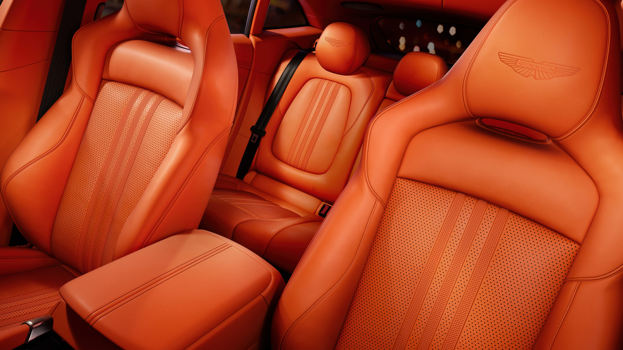 AstonMartinDBX707_12