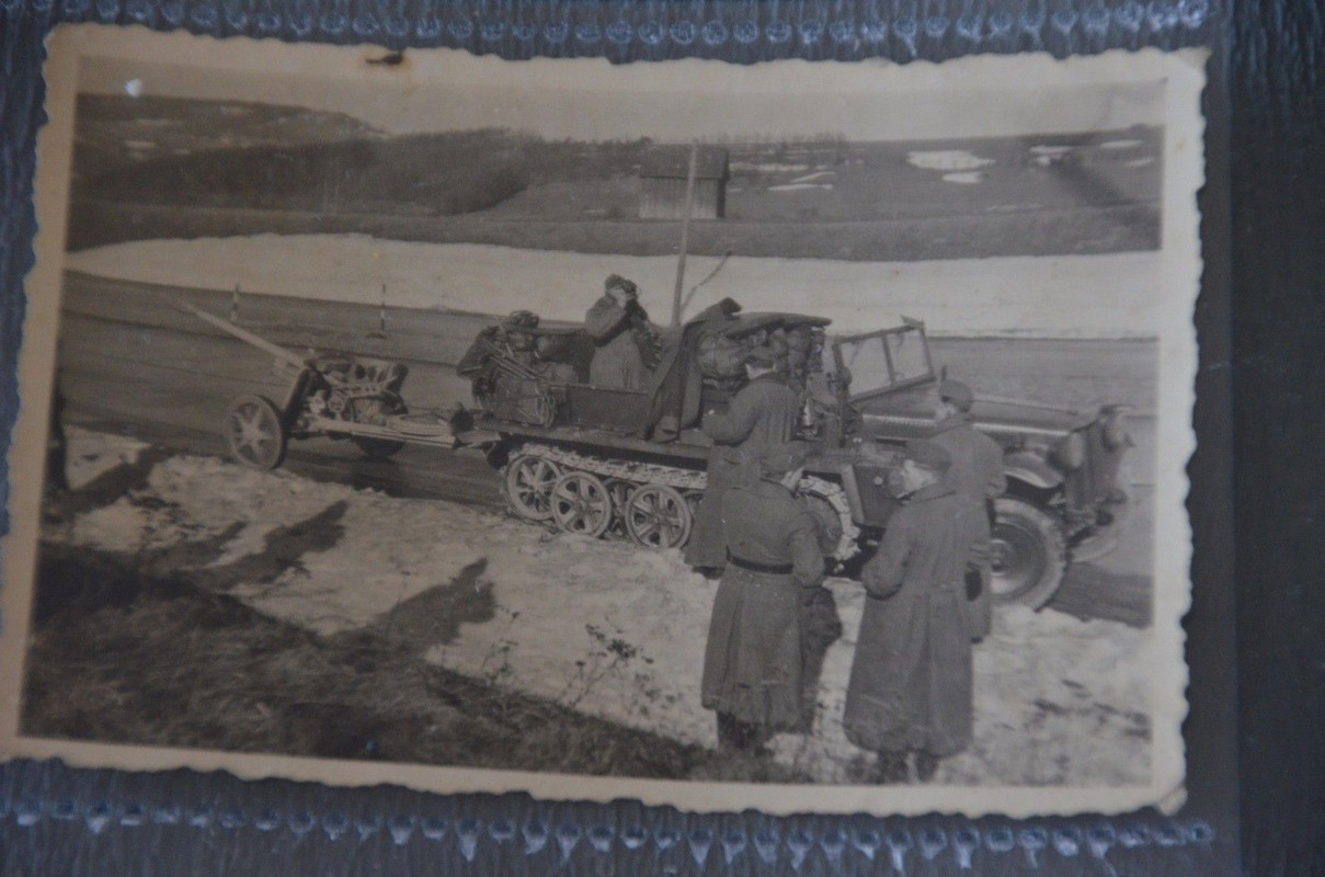 orginal Waffen Fahrzeuge Soldaten anrücken