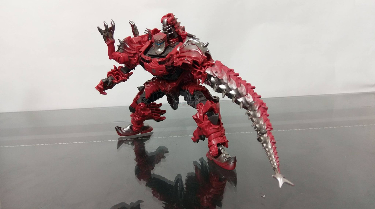 Transformers-The-Last-Knight-Voyager-Class-Scorn