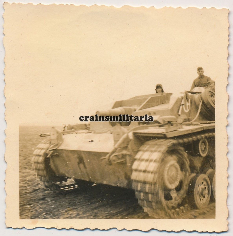 Orig. Foto Vormarsch StuG III Sturmgeschütz Panzer in Russland