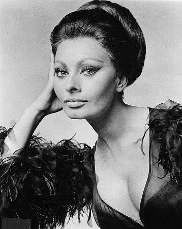 http://i126.photobucket.com/albums/p118/eloisa1027/Sophia_Loren.jpg