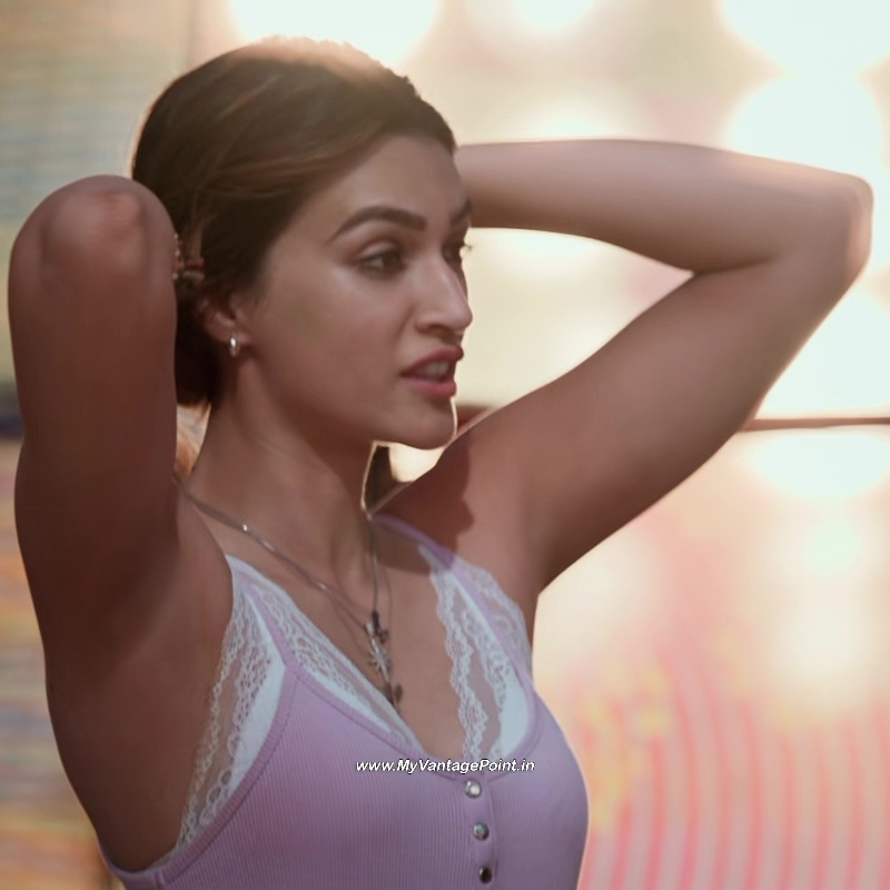 armpits-of-kriti-sanon-in-bachchhan-paandey