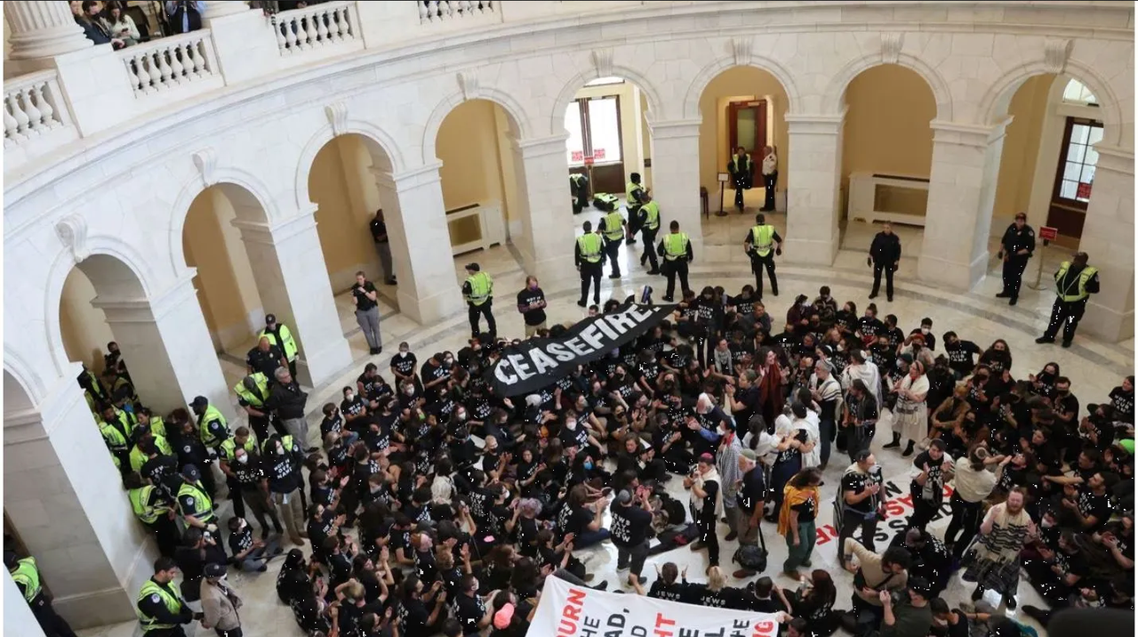 Se concentran manifestantes contra los ataques en la Franja de Gaza en EU