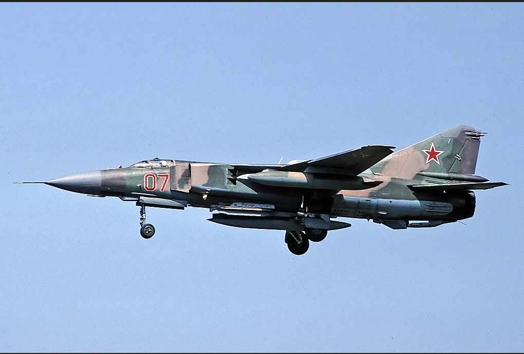 833 IAP Mig-23MLD 07 Red