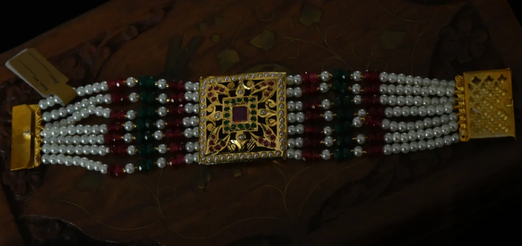 RATNAPRIYA alternate view