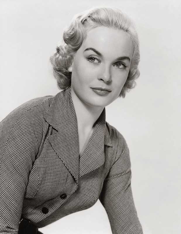 Shirley_Eaton_a01