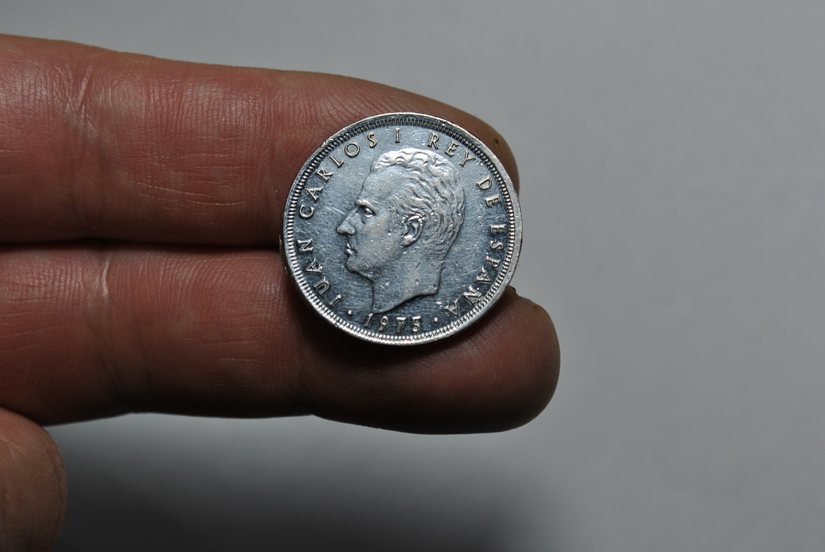 Moneda falsa de 25 pesetas de Juan Carlos 1975 (76) DSC-1306