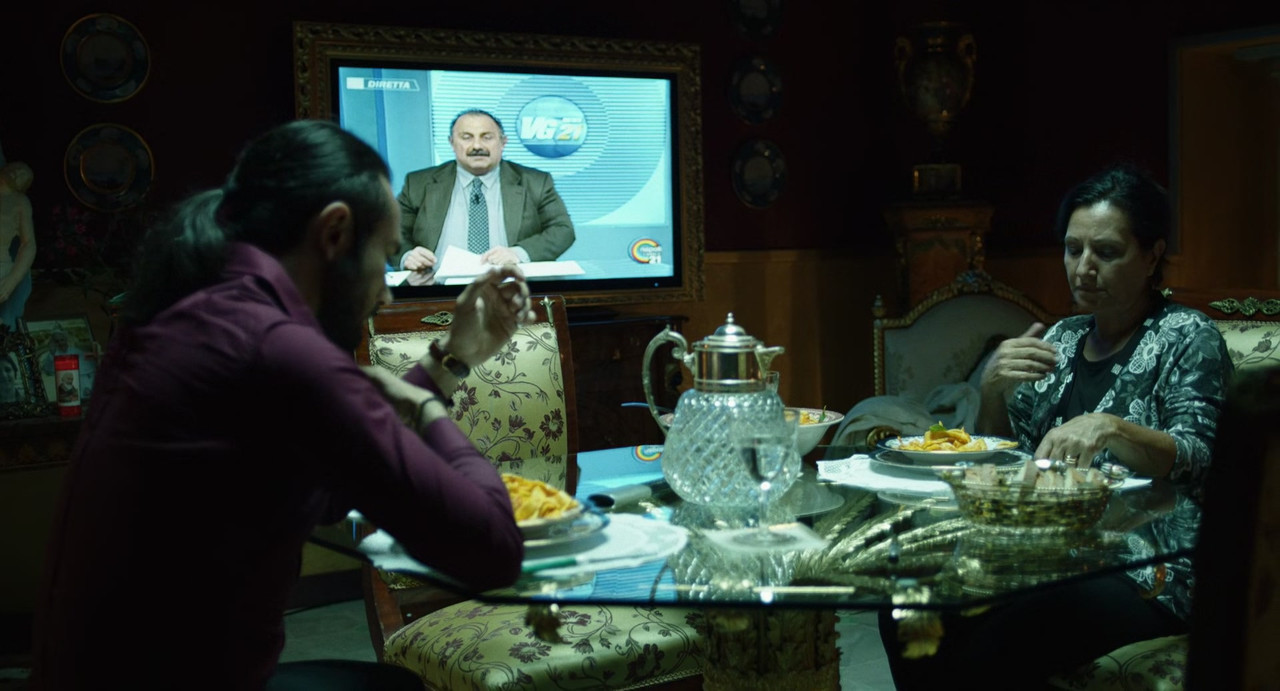 Gomorrah (2014) - S01E01 - The Clan Savastano (1080p x265 r00t)-